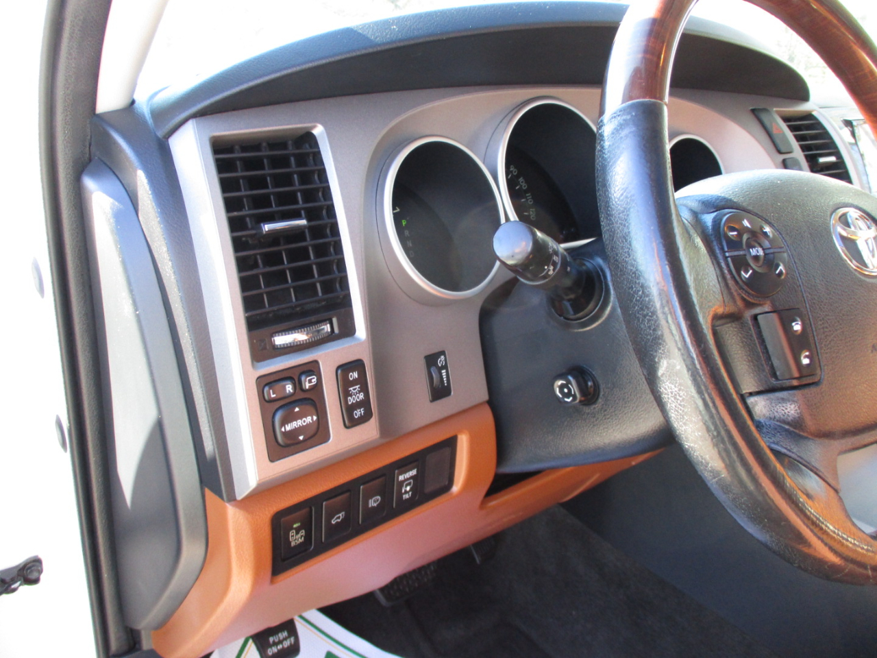 Toyota Sequoia RWD 5.7L Platinum (Natl) 2012