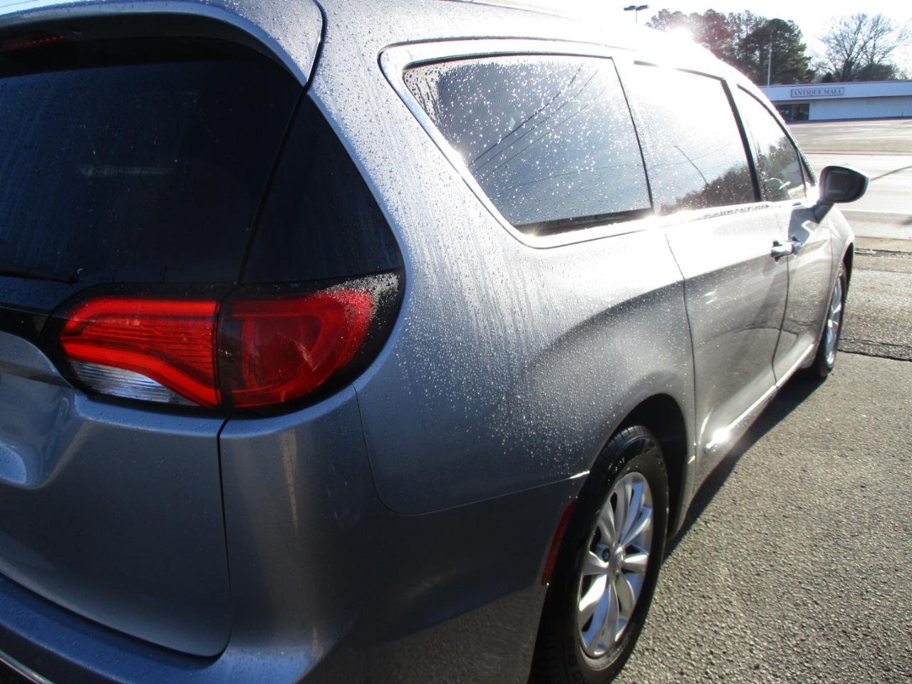 Chrysler Pacifica Touring L FWD 2018