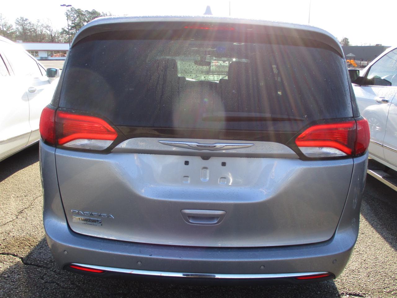 Chrysler Pacifica Touring L FWD 2018