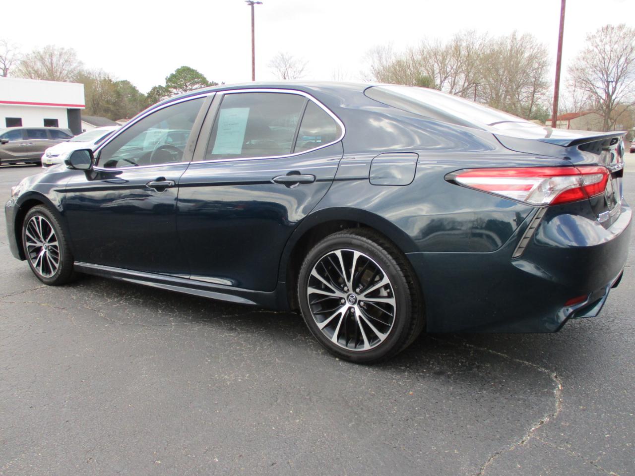 Toyota Camry XLE Auto (Natl) 2018