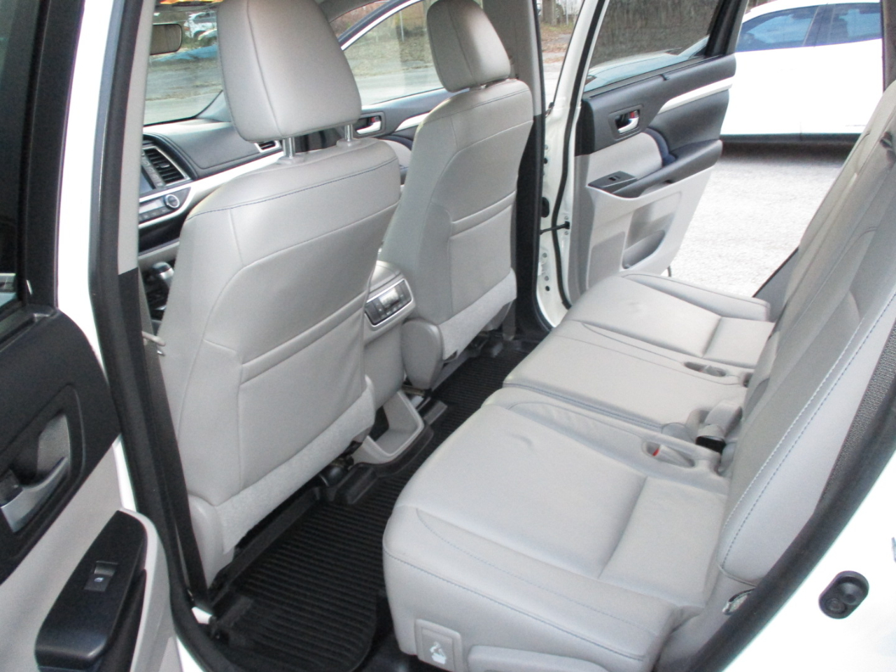 Toyota Highlander XLE V6 AWD (Natl) 2017