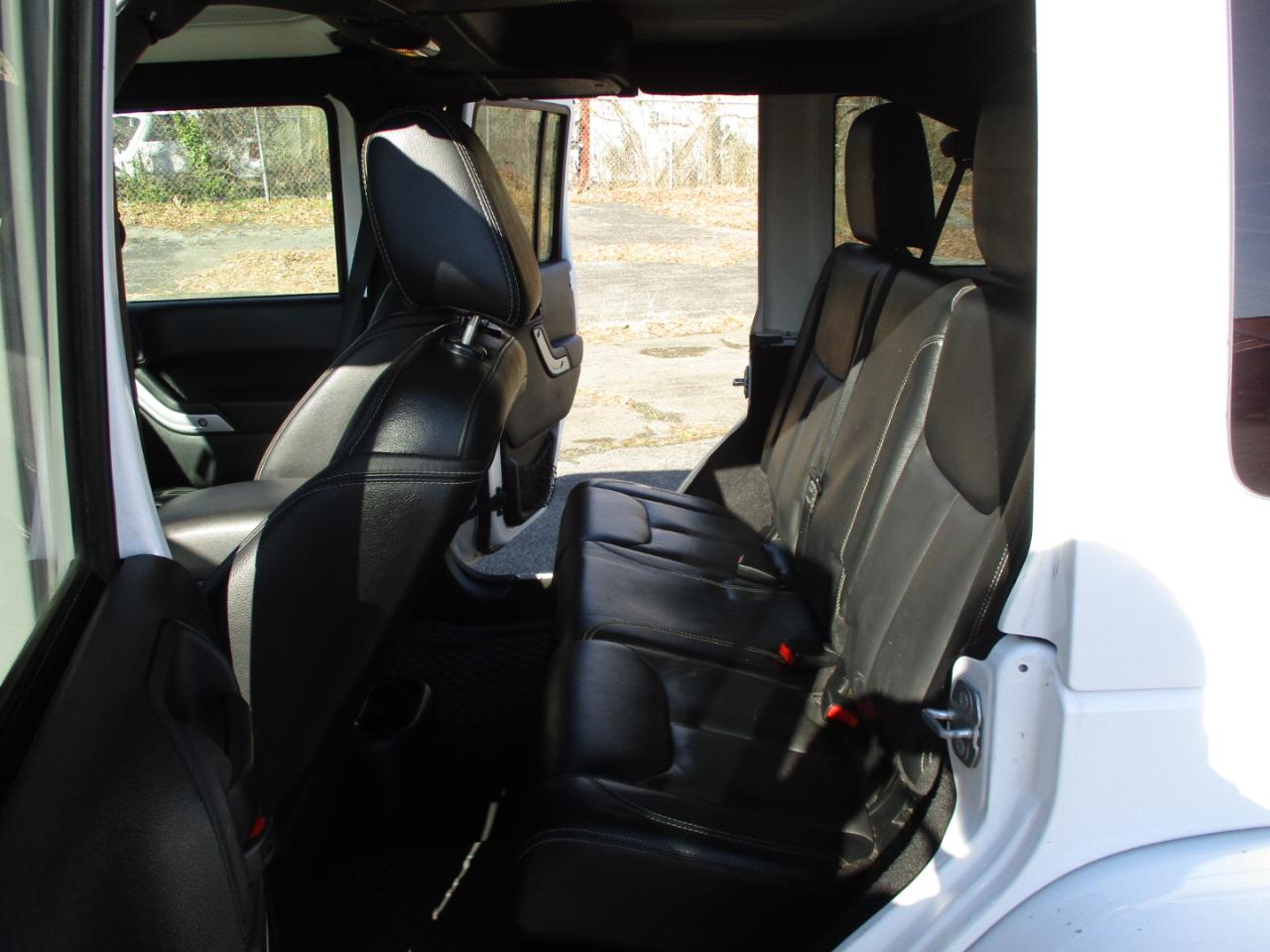 Jeep Wrangler Unlimited 4WD 4dr Sahara 2015