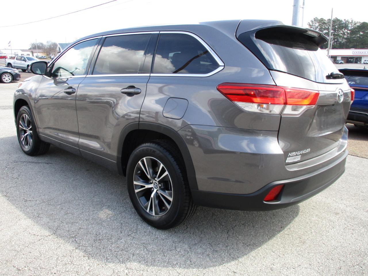 Toyota Highlander LE I4 FWD (Natl) 2017