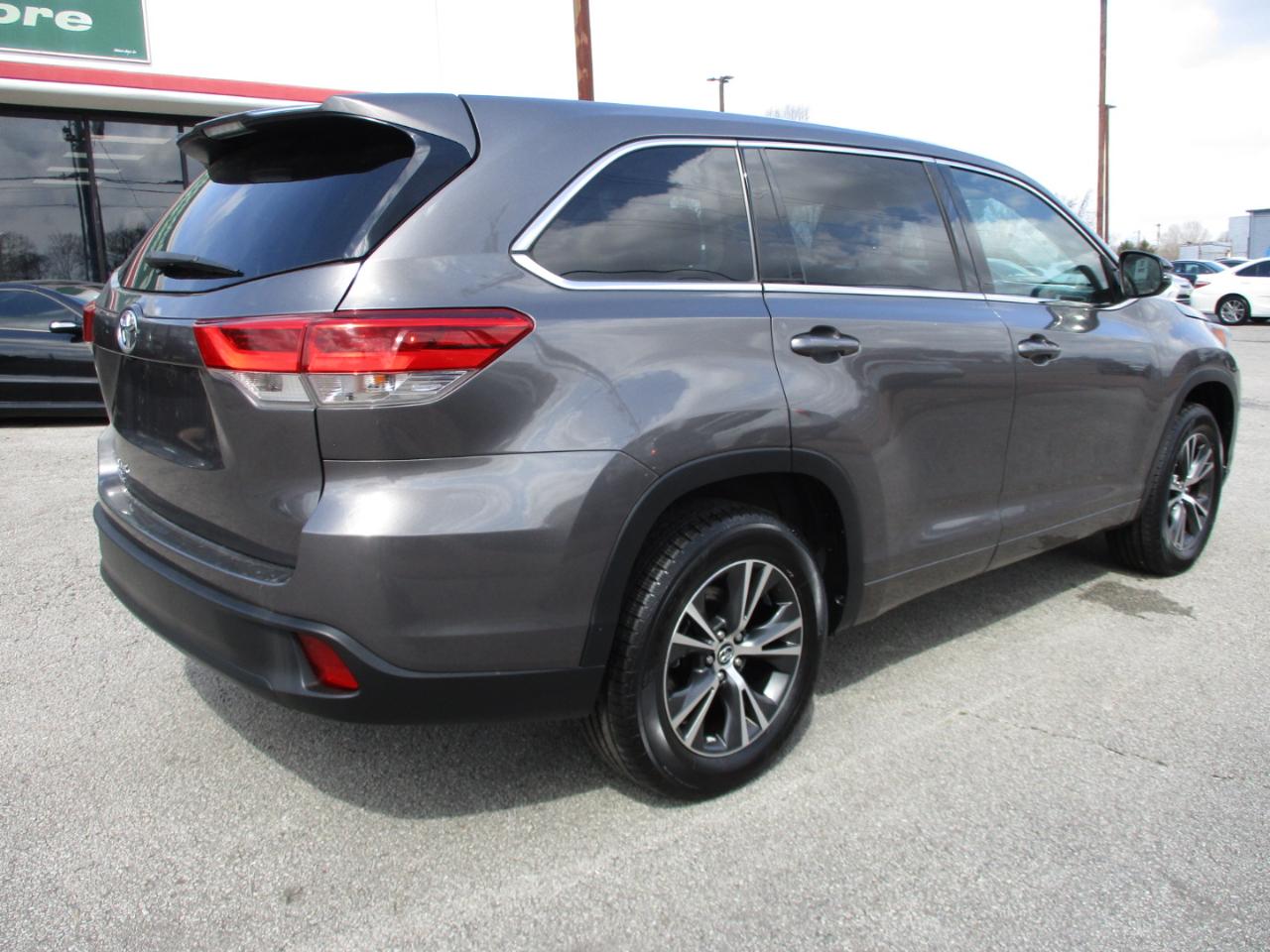 Toyota Highlander LE I4 FWD (Natl) 2017