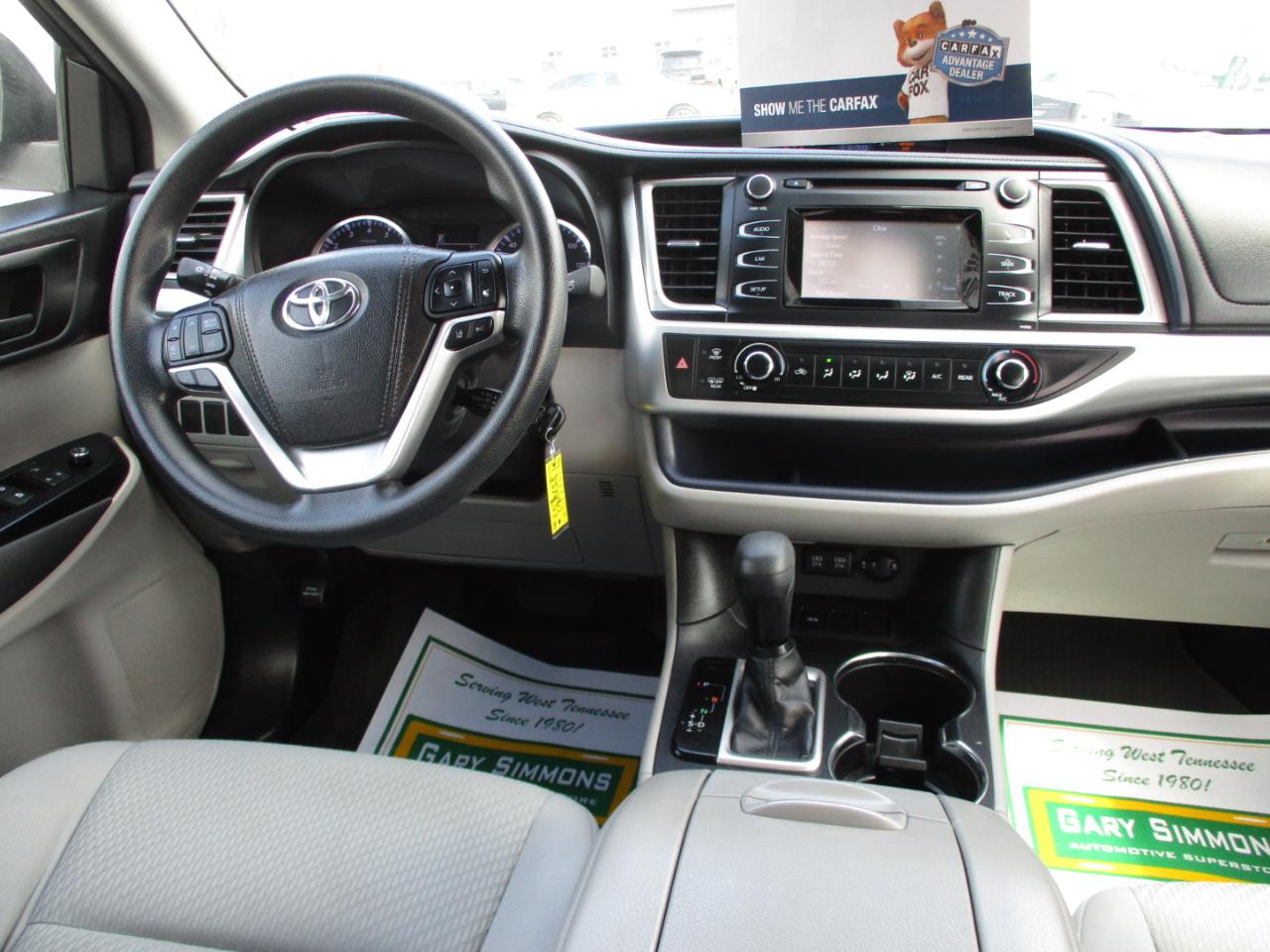 Toyota Highlander LE I4 FWD (Natl) 2017