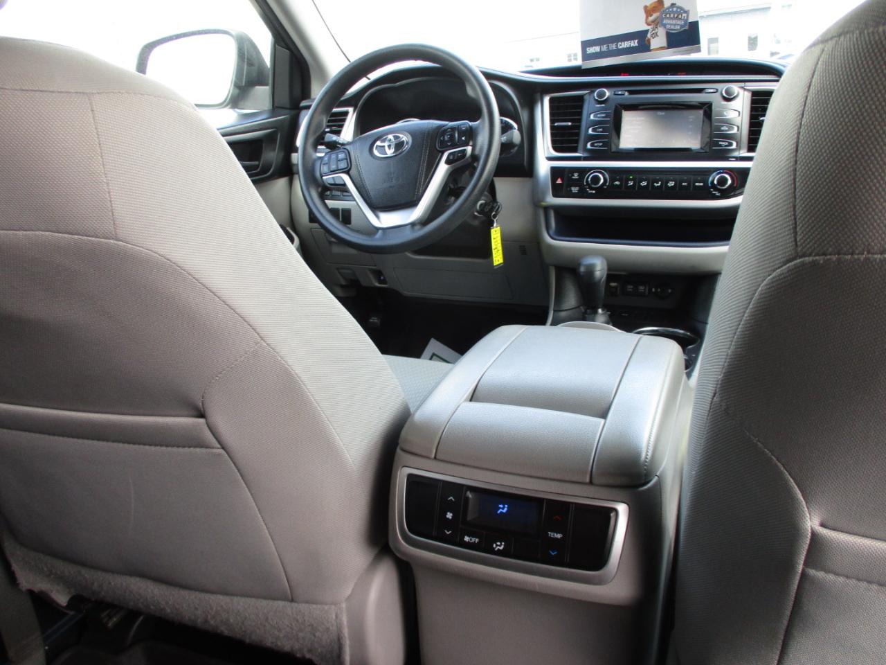 Toyota Highlander LE I4 FWD (Natl) 2017