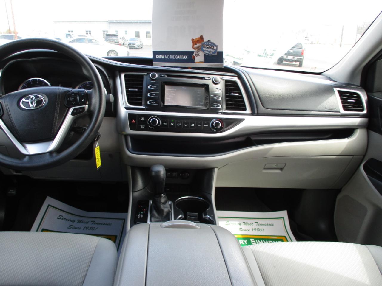 Toyota Highlander LE I4 FWD (Natl) 2017