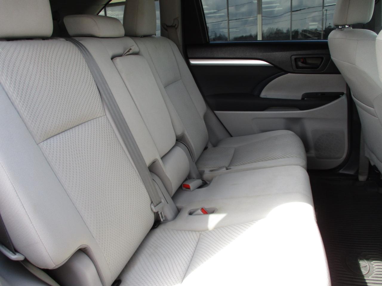 Toyota Highlander LE I4 FWD (Natl) 2017