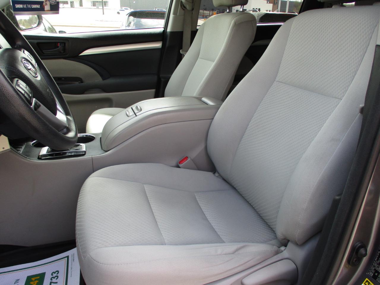 Toyota Highlander LE I4 FWD (Natl) 2017