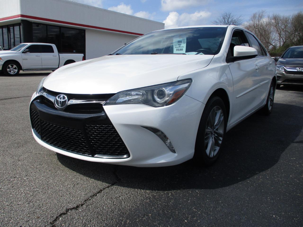 Toyota Camry 4dr Sdn I4 Auto SE w/Special Edition Pkg (Natl) 2016
