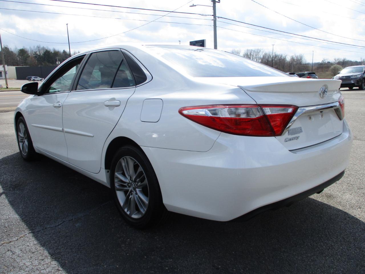 Toyota Camry 4dr Sdn I4 Auto SE w/Special Edition Pkg (Natl) 2016