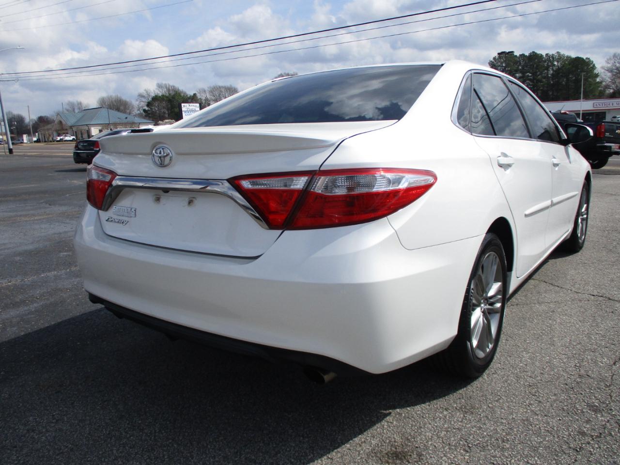 Toyota Camry 4dr Sdn I4 Auto SE w/Special Edition Pkg (Natl) 2016