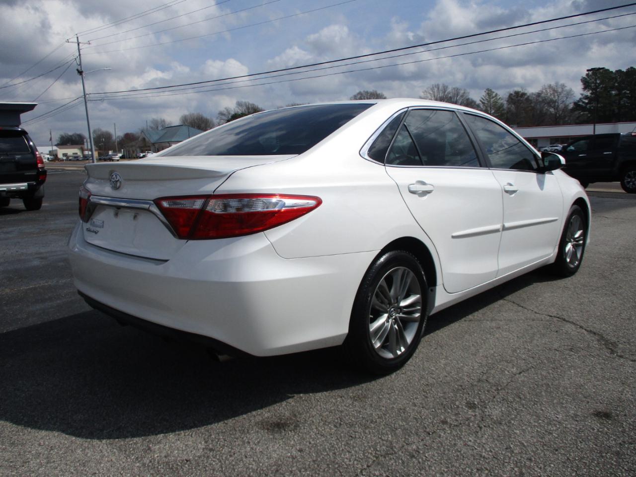 Toyota Camry 4dr Sdn I4 Auto SE w/Special Edition Pkg (Natl) 2016