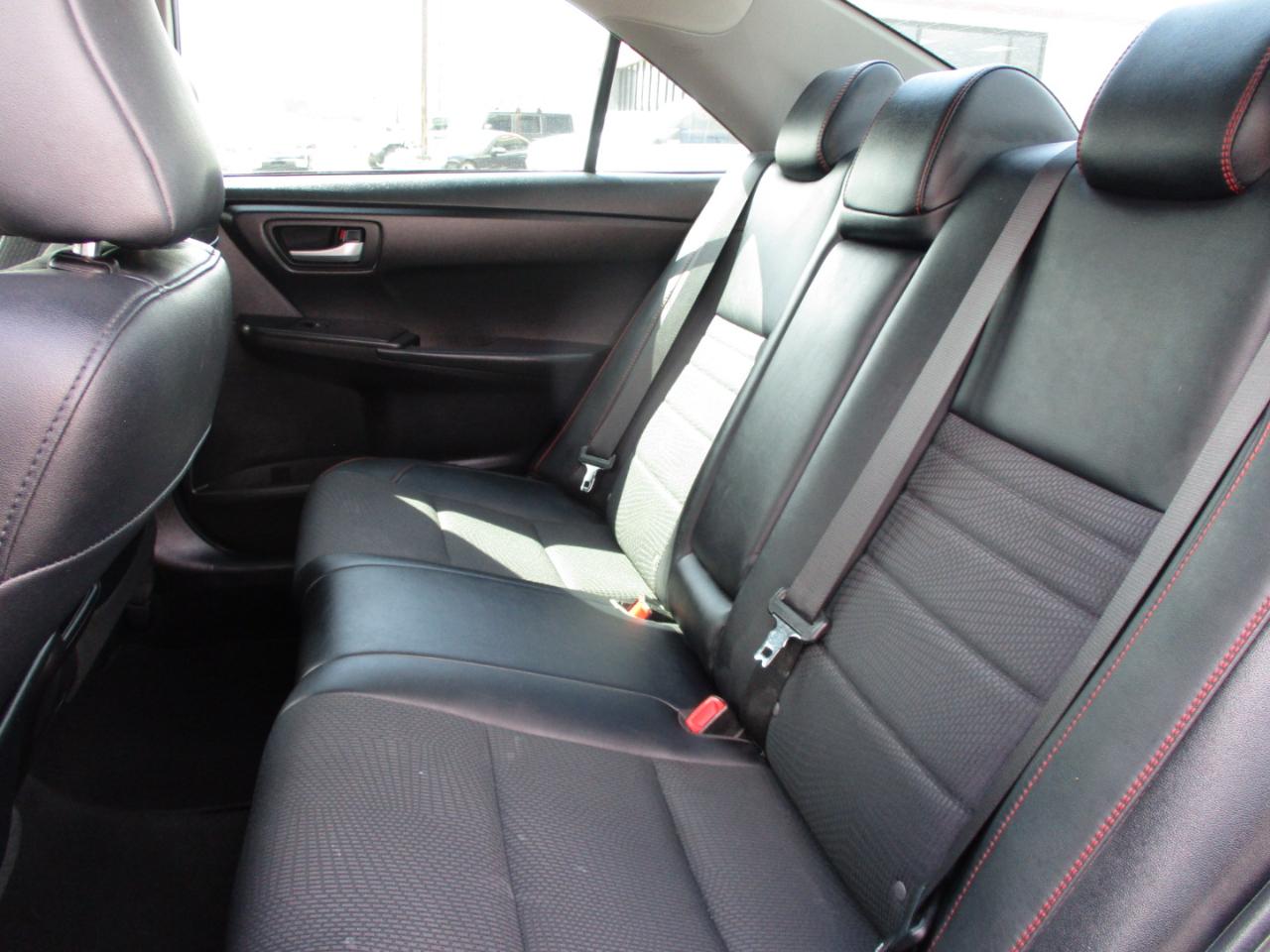 Toyota Camry 4dr Sdn I4 Auto SE w/Special Edition Pkg (Natl) 2016