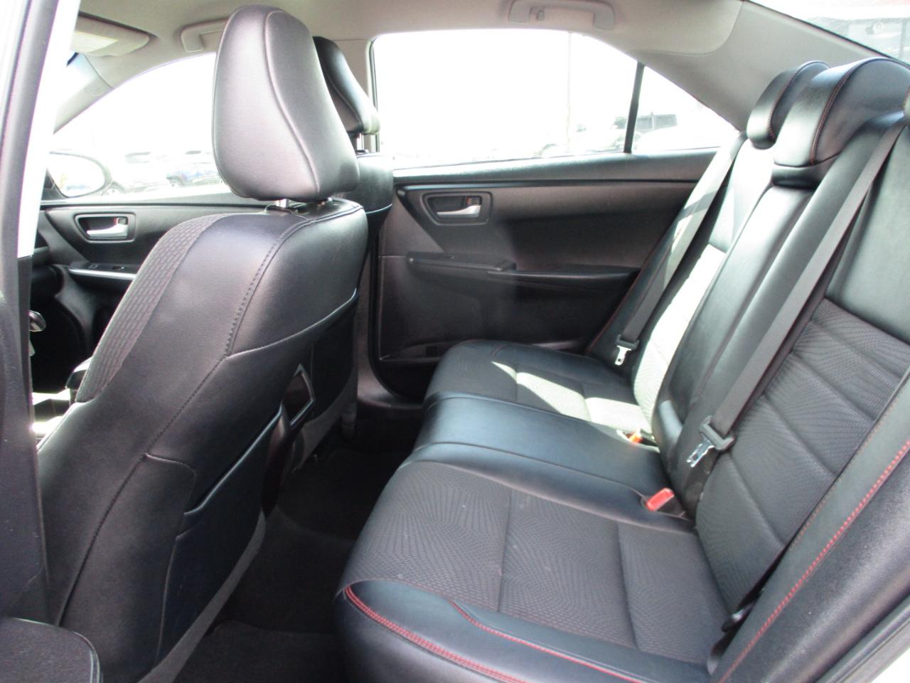 Toyota Camry 4dr Sdn I4 Auto SE w/Special Edition Pkg (Natl) 2016