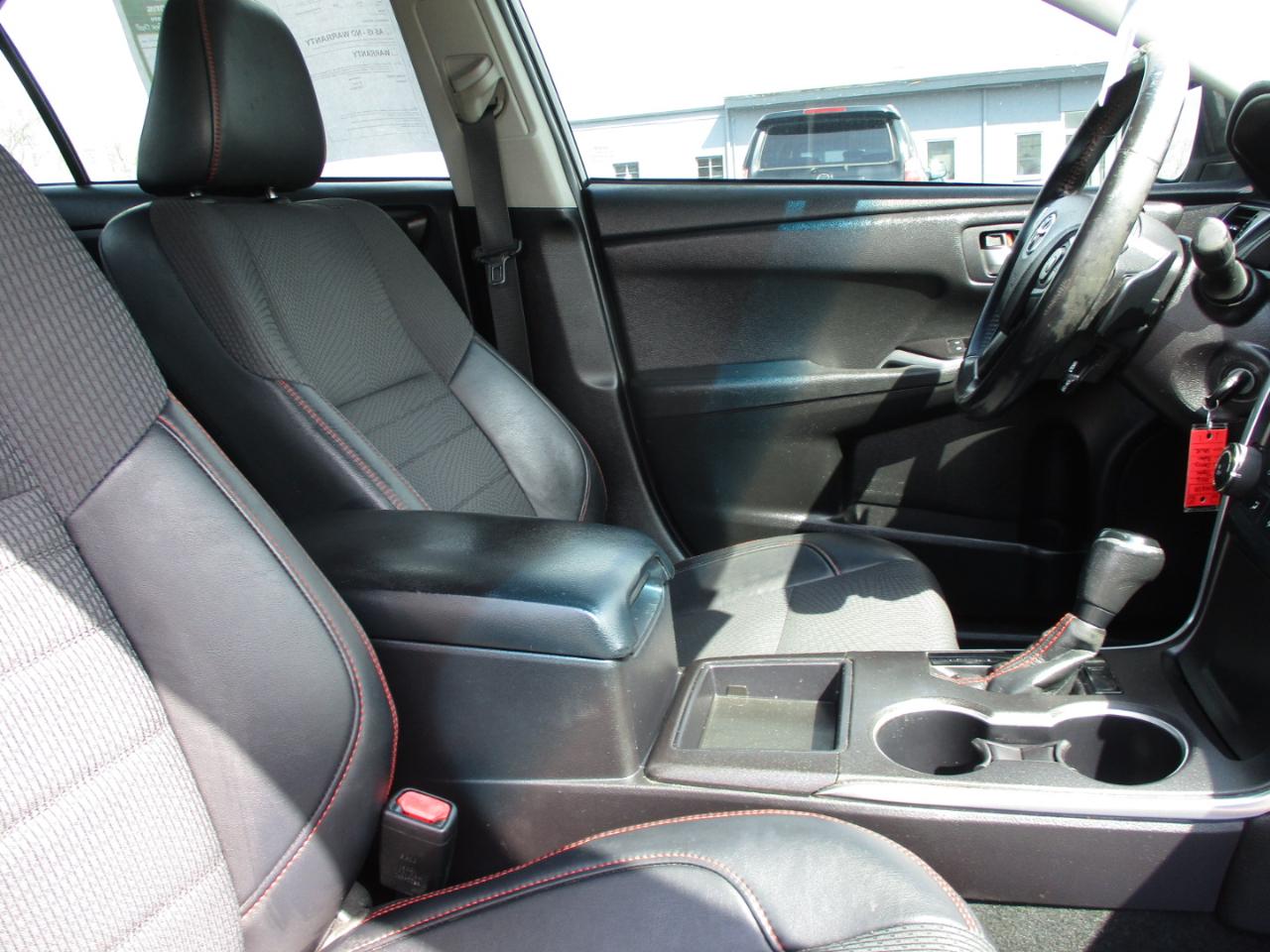 Toyota Camry 4dr Sdn I4 Auto SE w/Special Edition Pkg (Natl) 2016