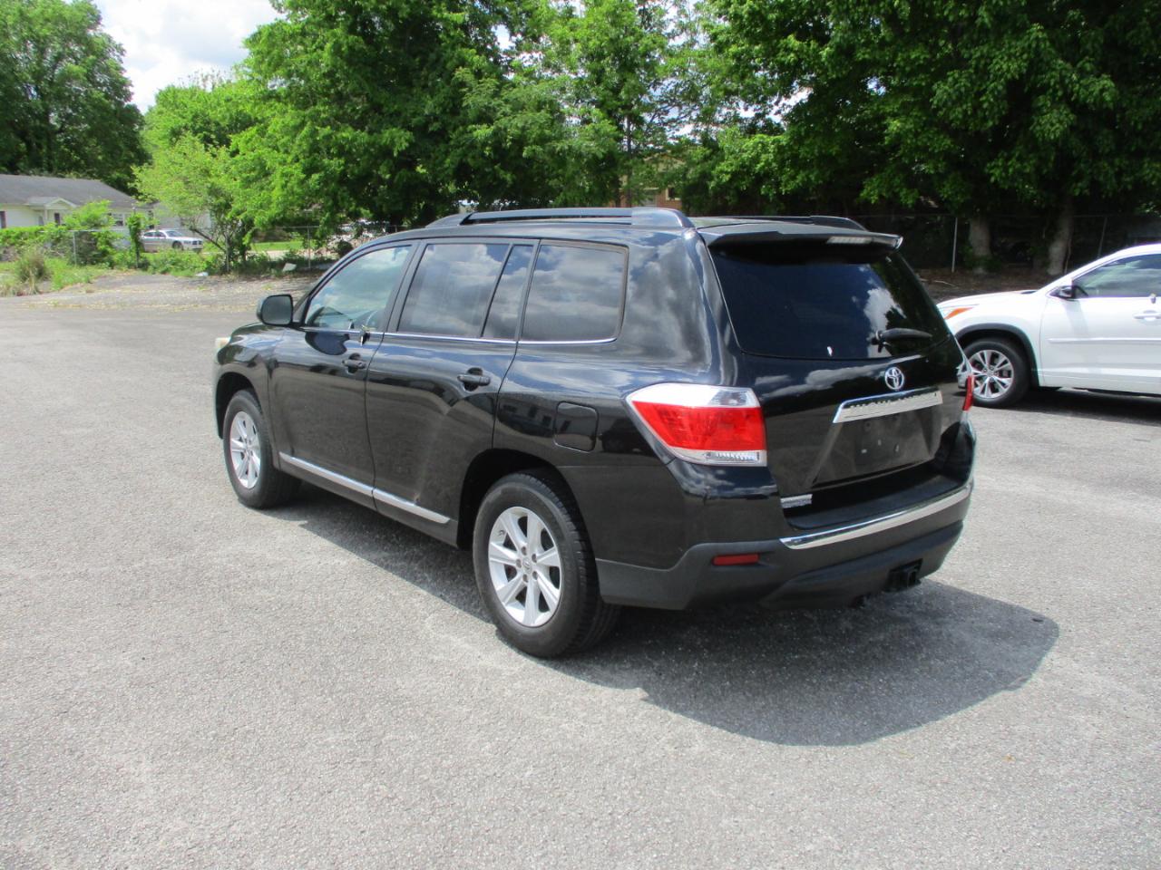 Toyota Highlander FWD 4dr V6 (Natl) 2013