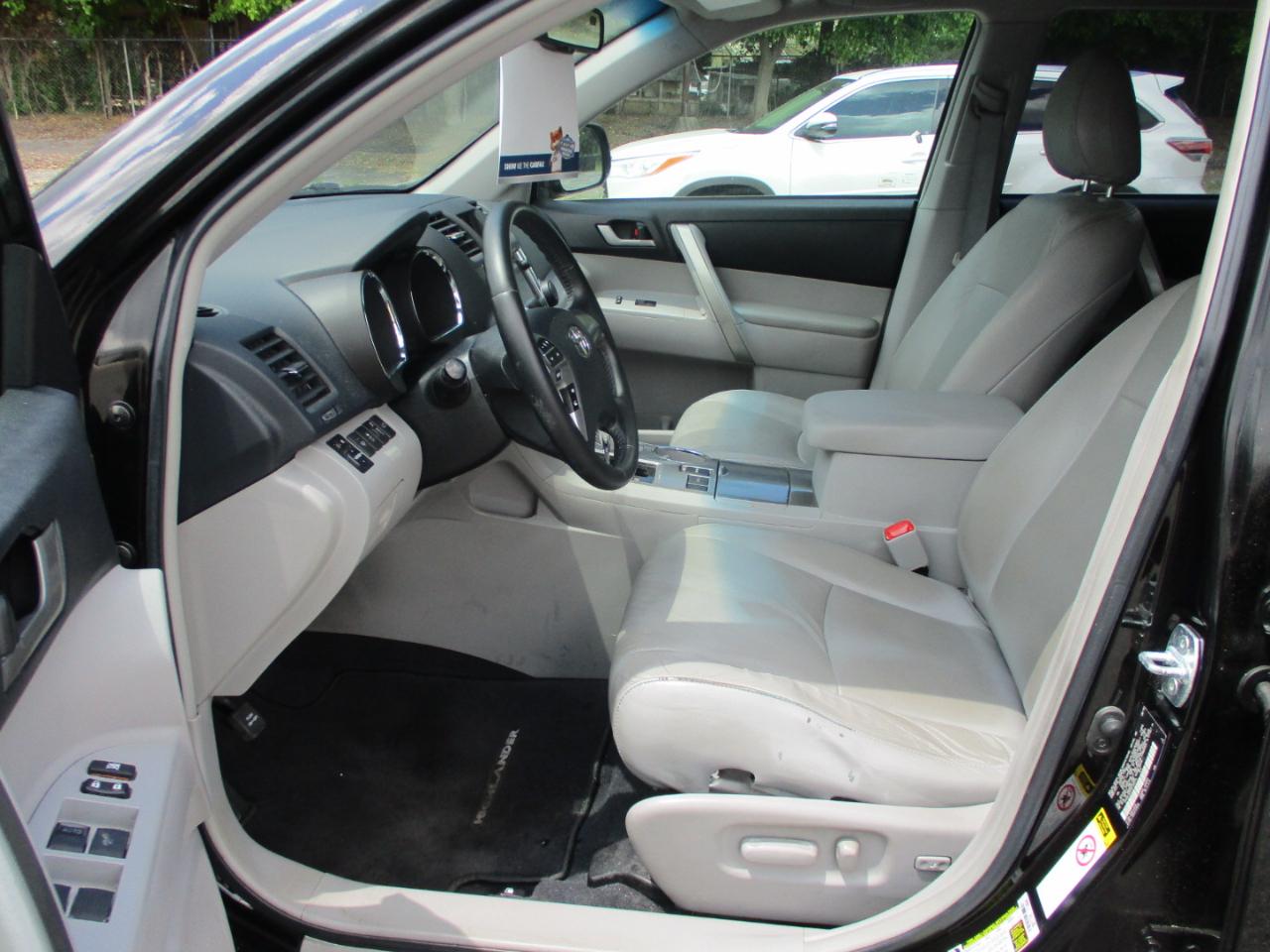 Toyota Highlander FWD 4dr V6 (Natl) 2013