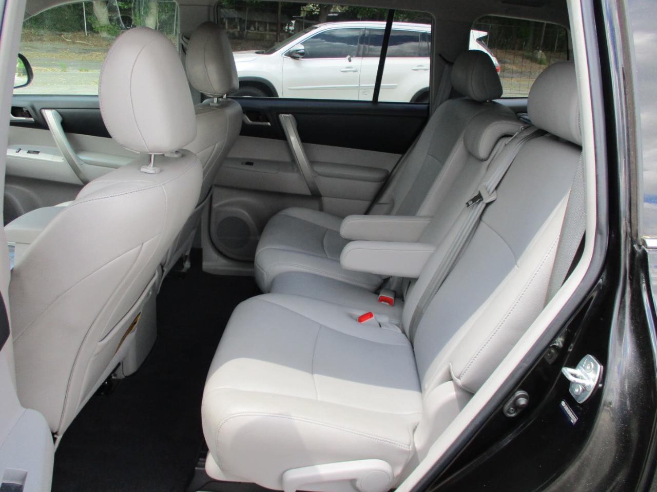 Toyota Highlander FWD 4dr V6 (Natl) 2013