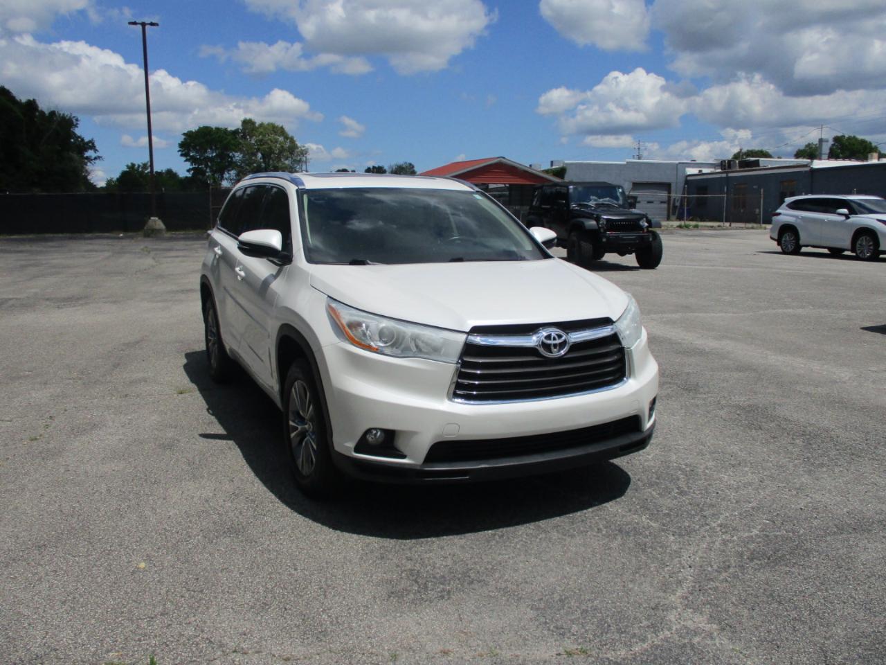 Toyota Highlander FWD 4dr V6 XLE (Natl) 2014