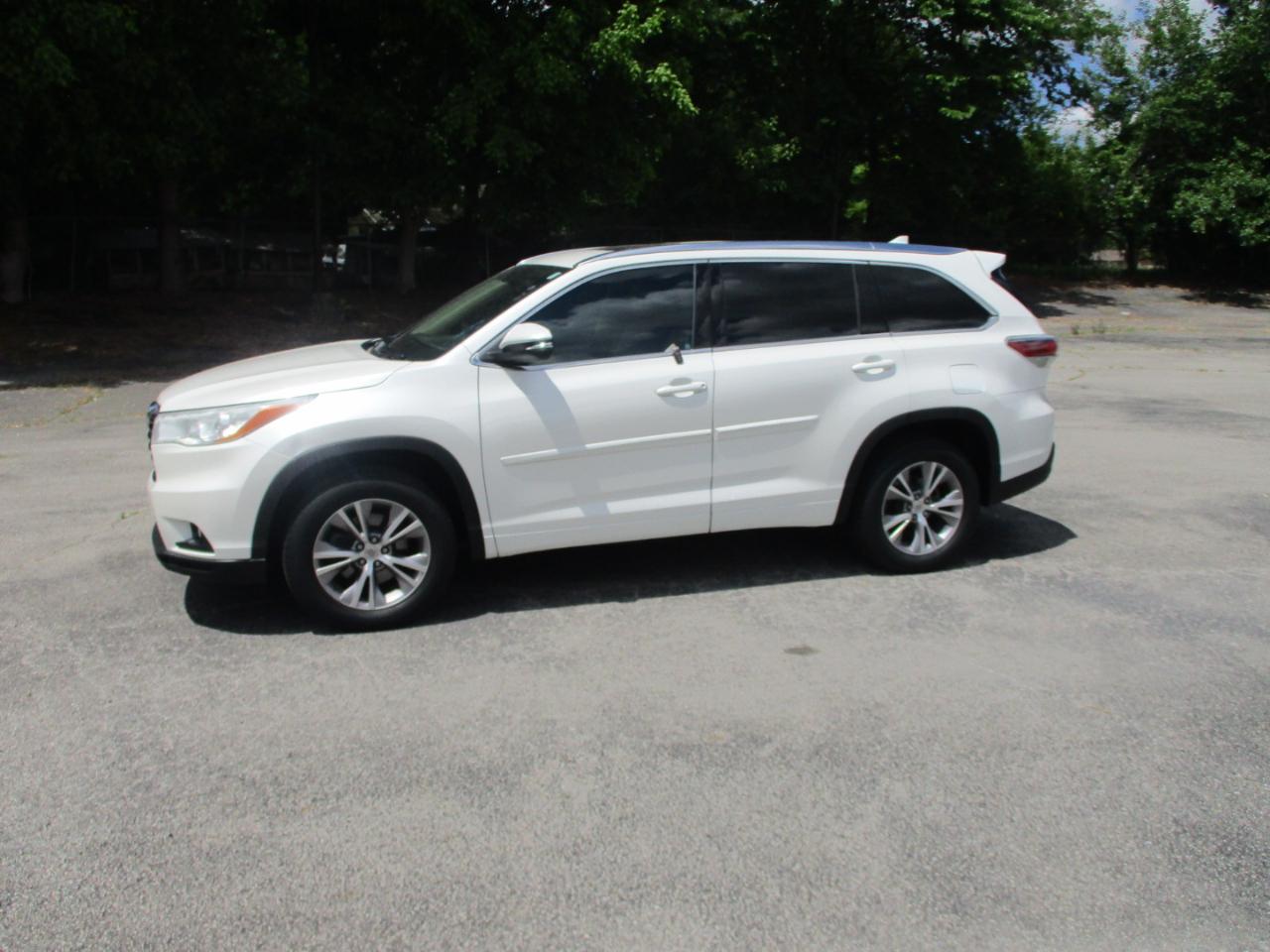 Toyota Highlander FWD 4dr V6 XLE (Natl) 2014