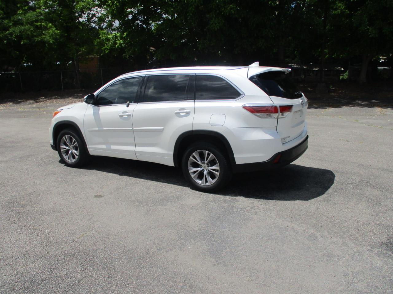 Toyota Highlander FWD 4dr V6 XLE (Natl) 2014