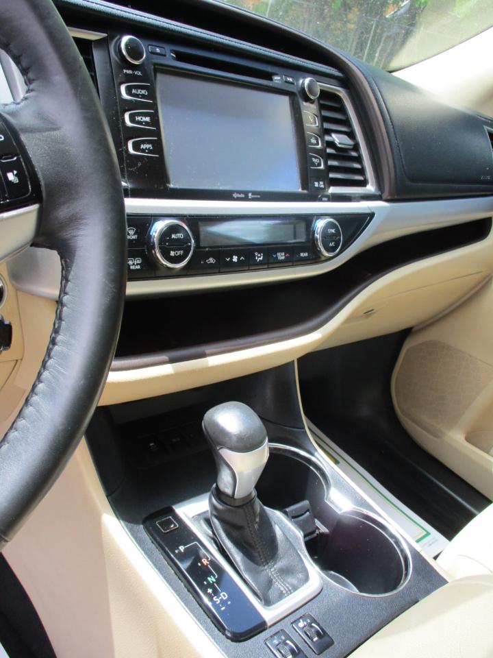 Toyota Highlander FWD 4dr V6 XLE (Natl) 2014