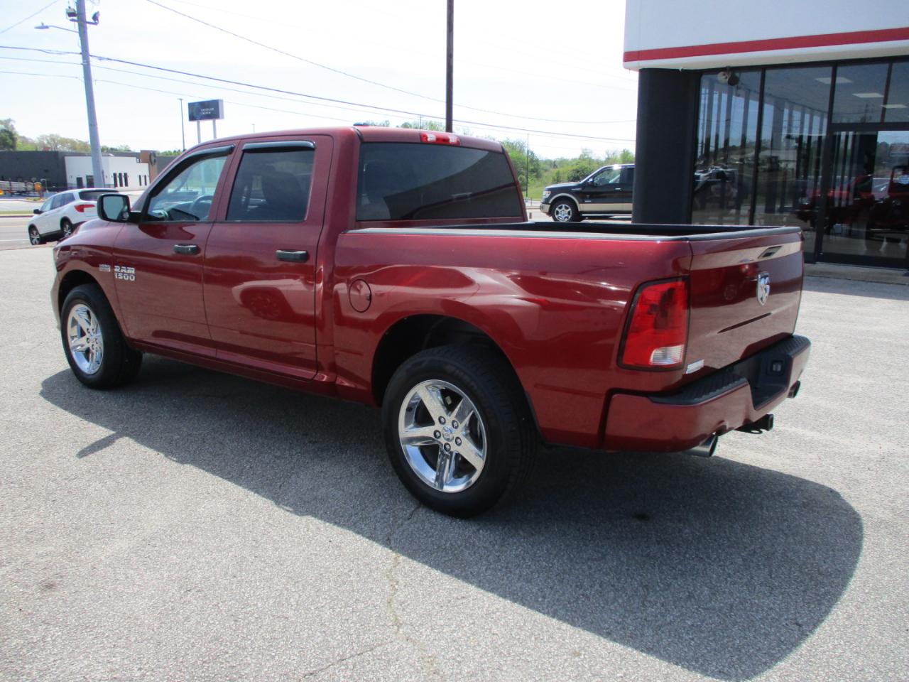 RAM 1500 2WD Crew Cab 140.5" Express 2014
