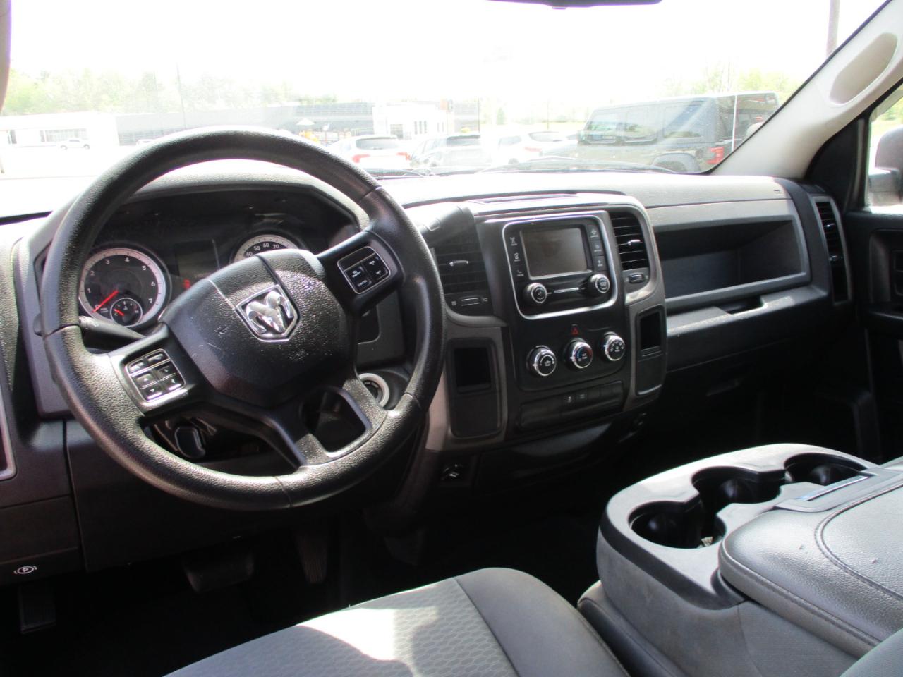 RAM 1500 2WD Crew Cab 140.5" Express 2014