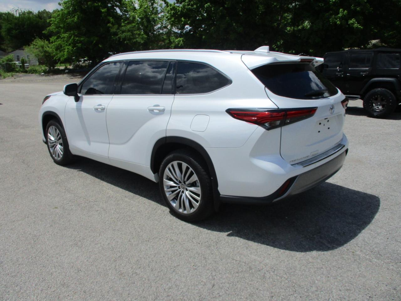 Toyota Highlander Platinum AWD (Natl) 2023