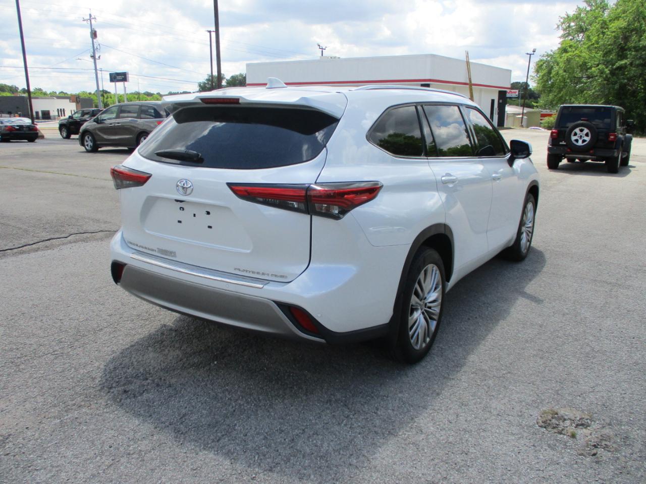 Toyota Highlander Platinum AWD (Natl) 2023