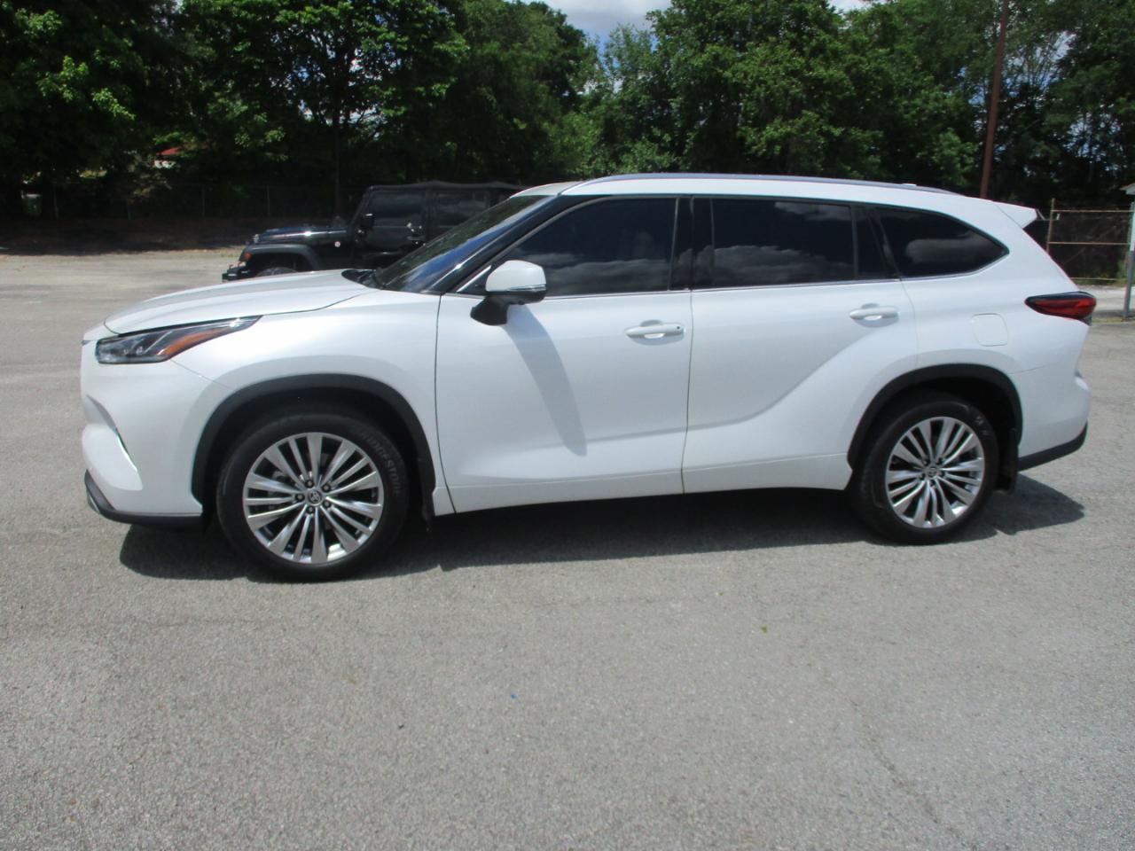 Toyota Highlander Platinum AWD (Natl) 2023