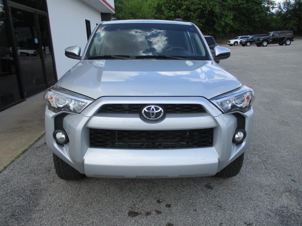 Toyota 4Runner SR5 2WD (Natl) 2019