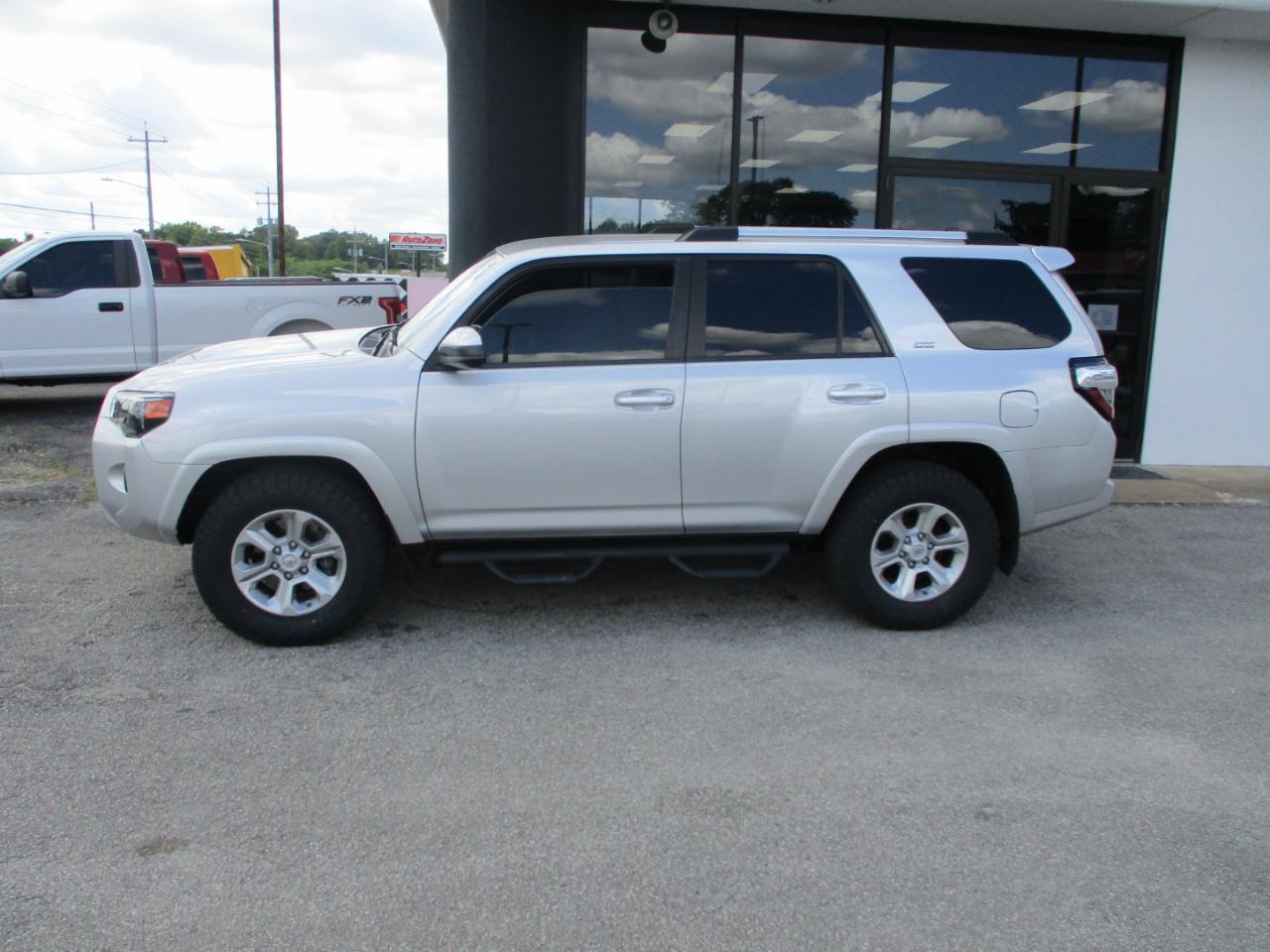 Toyota 4Runner SR5 2WD (Natl) 2019