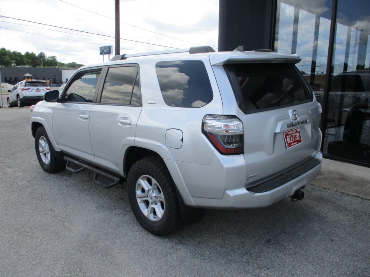 Toyota 4Runner SR5 2WD (Natl) 2019