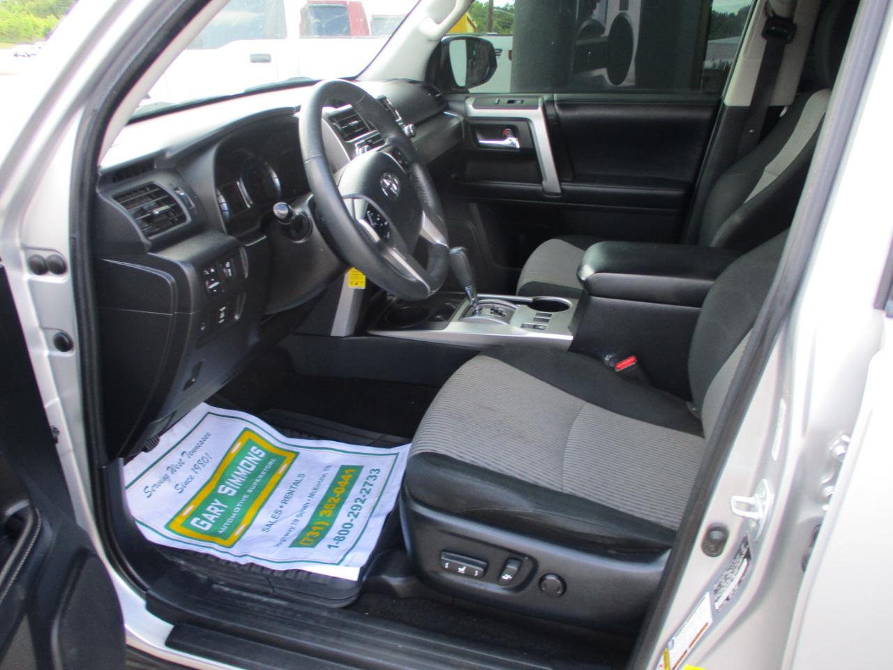 Toyota 4Runner SR5 2WD (Natl) 2019