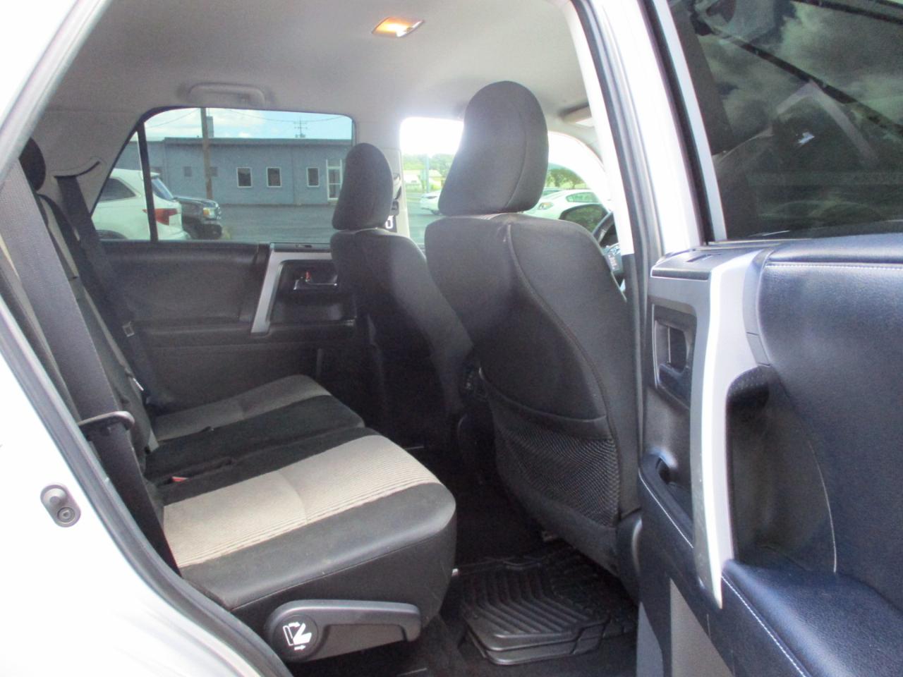 Toyota 4Runner SR5 2WD (Natl) 2019