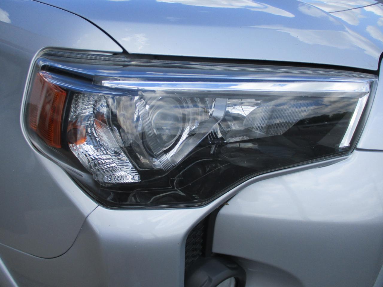 Toyota 4Runner SR5 2WD (Natl) 2019