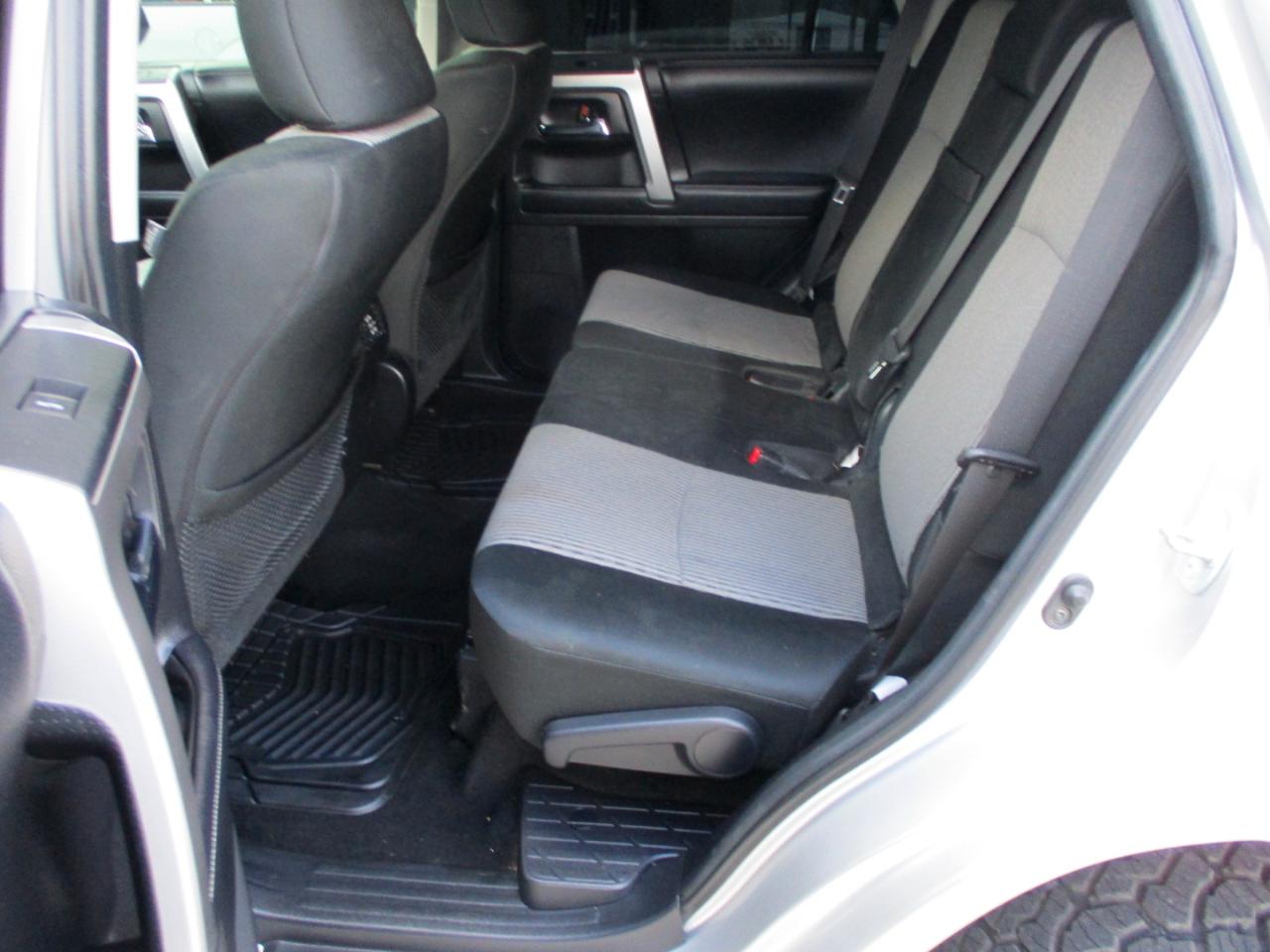 Toyota 4Runner SR5 2WD (Natl) 2019