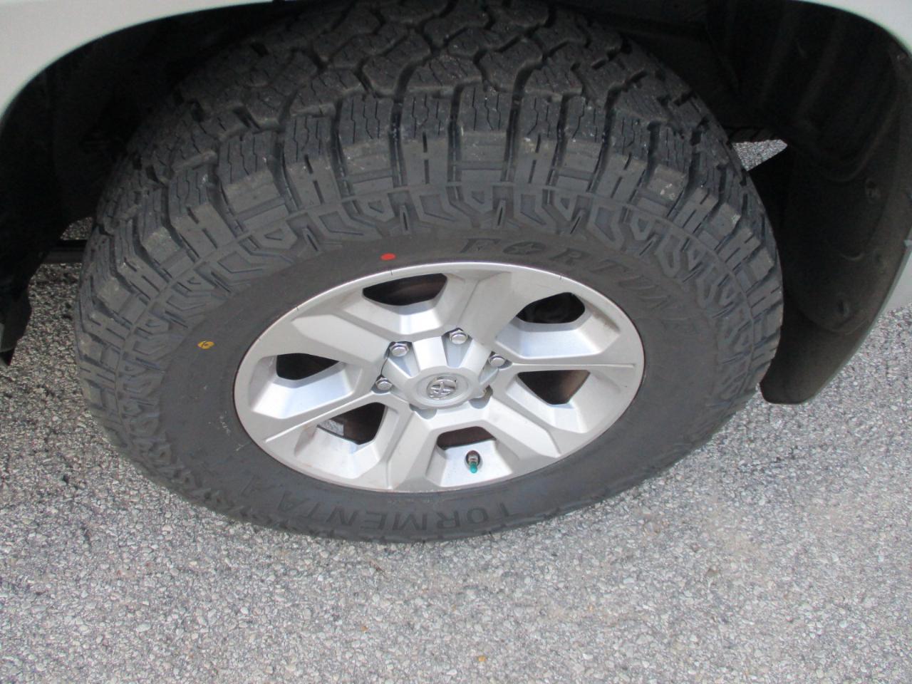 Toyota 4Runner SR5 2WD (Natl) 2019