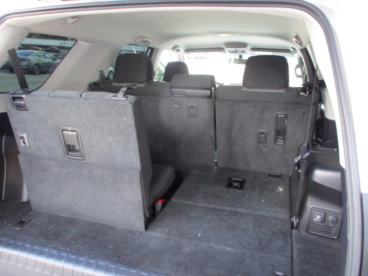 Toyota 4Runner SR5 2WD (Natl) 2019