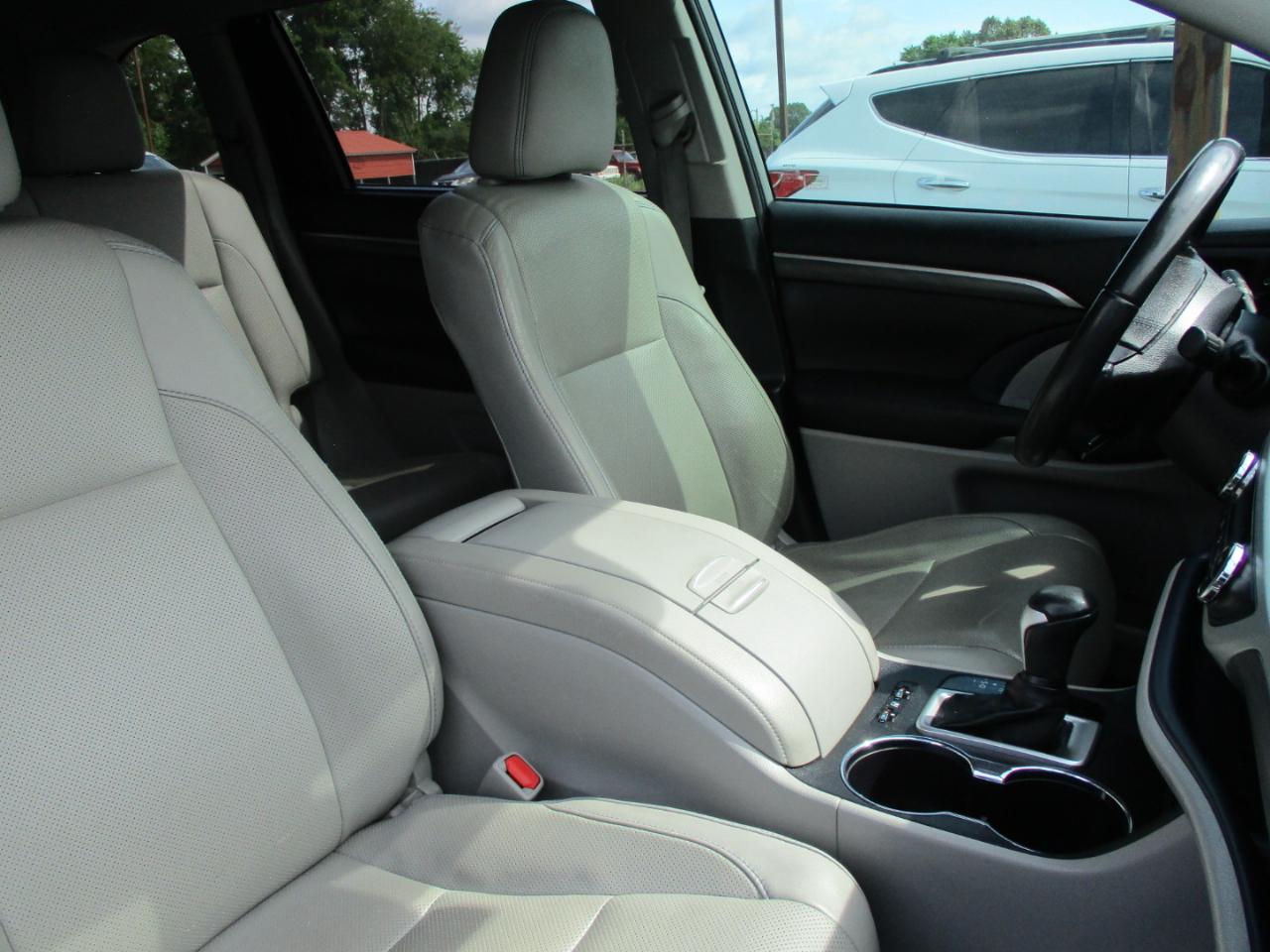 Toyota Highlander Limited V6 FWD (Natl) 2019