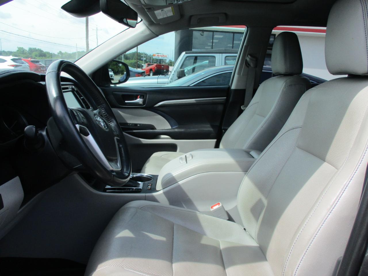 Toyota Highlander Limited V6 FWD (Natl) 2019