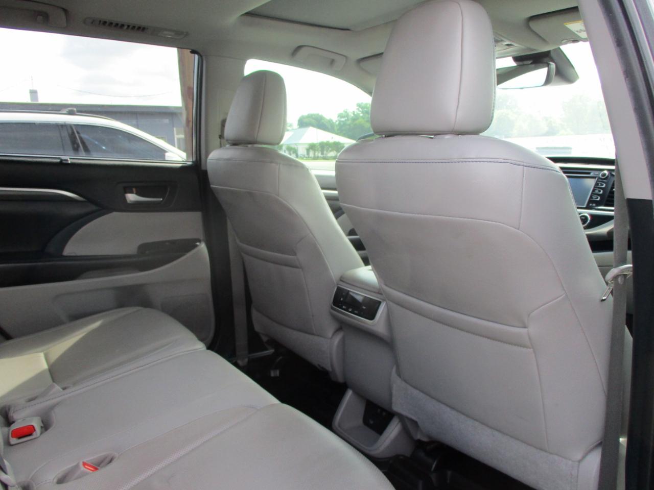 Toyota Highlander Limited V6 FWD (Natl) 2019