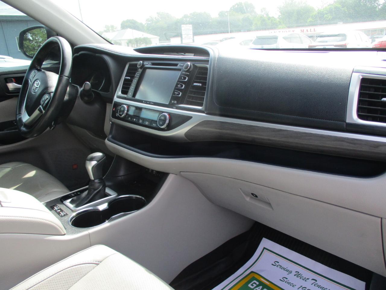 Toyota Highlander Limited V6 FWD (Natl) 2019