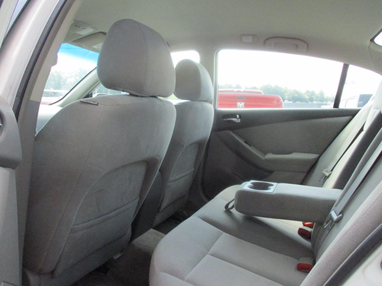 Nissan Altima 4dr Sdn I4 CVT 2.5 S 2008