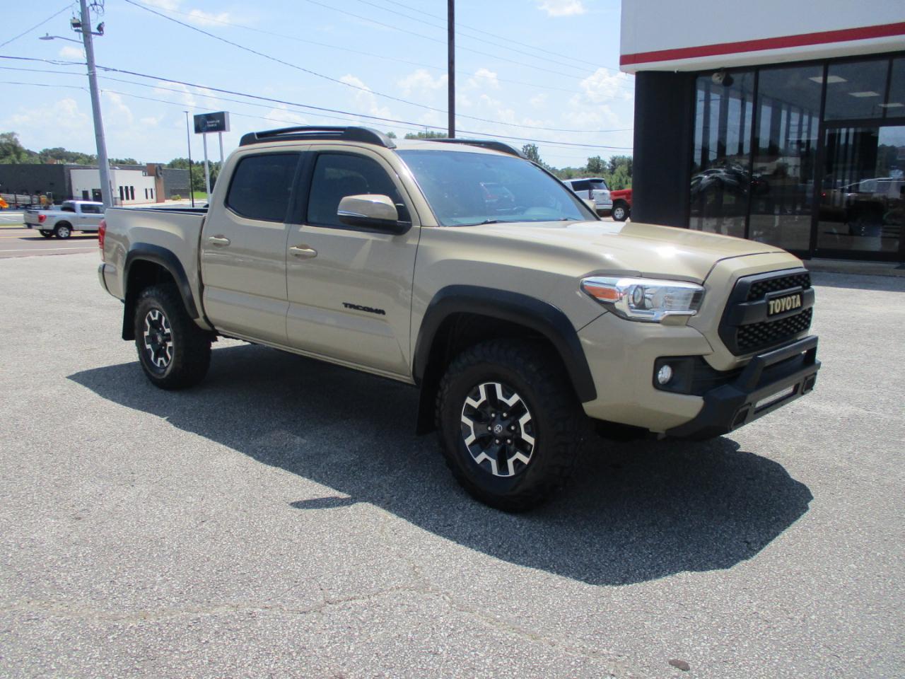 Toyota Tacoma 4WD Double Cab V6 MT TRD Off Road (Natl) 2016