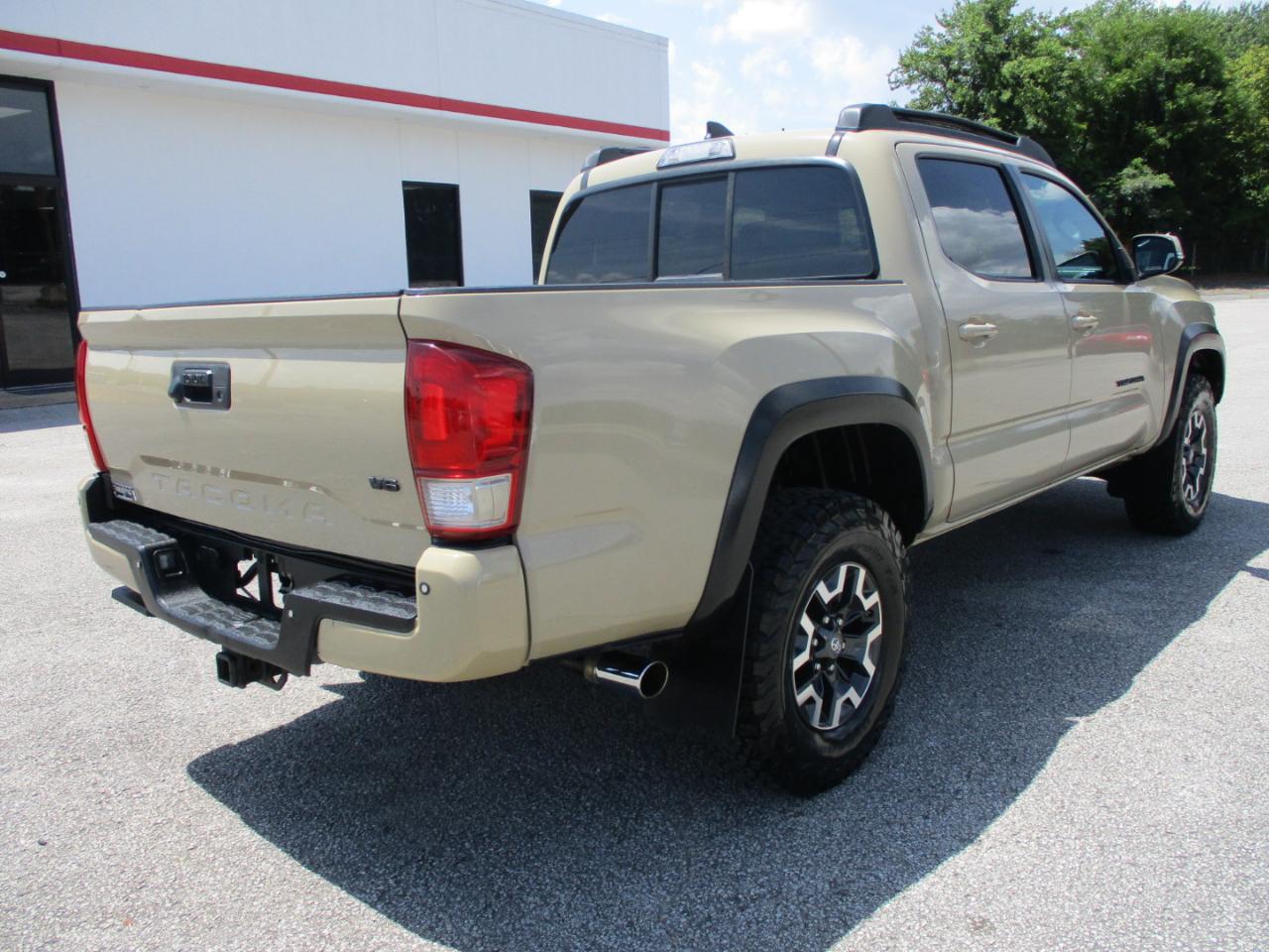 Toyota Tacoma 4WD Double Cab V6 MT TRD Off Road (Natl) 2016