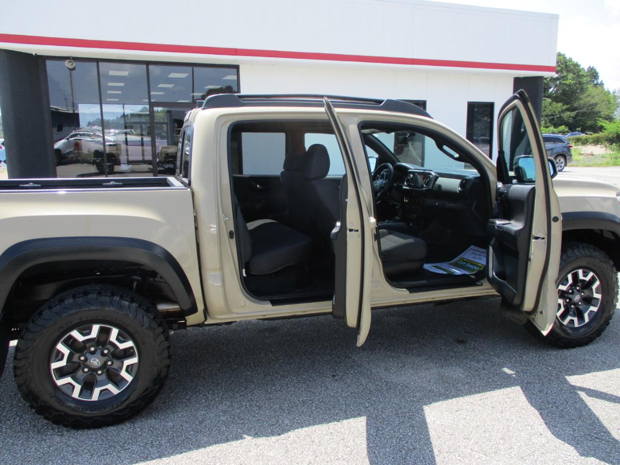 Toyota Tacoma 4WD Double Cab V6 MT TRD Off Road (Natl) 2016