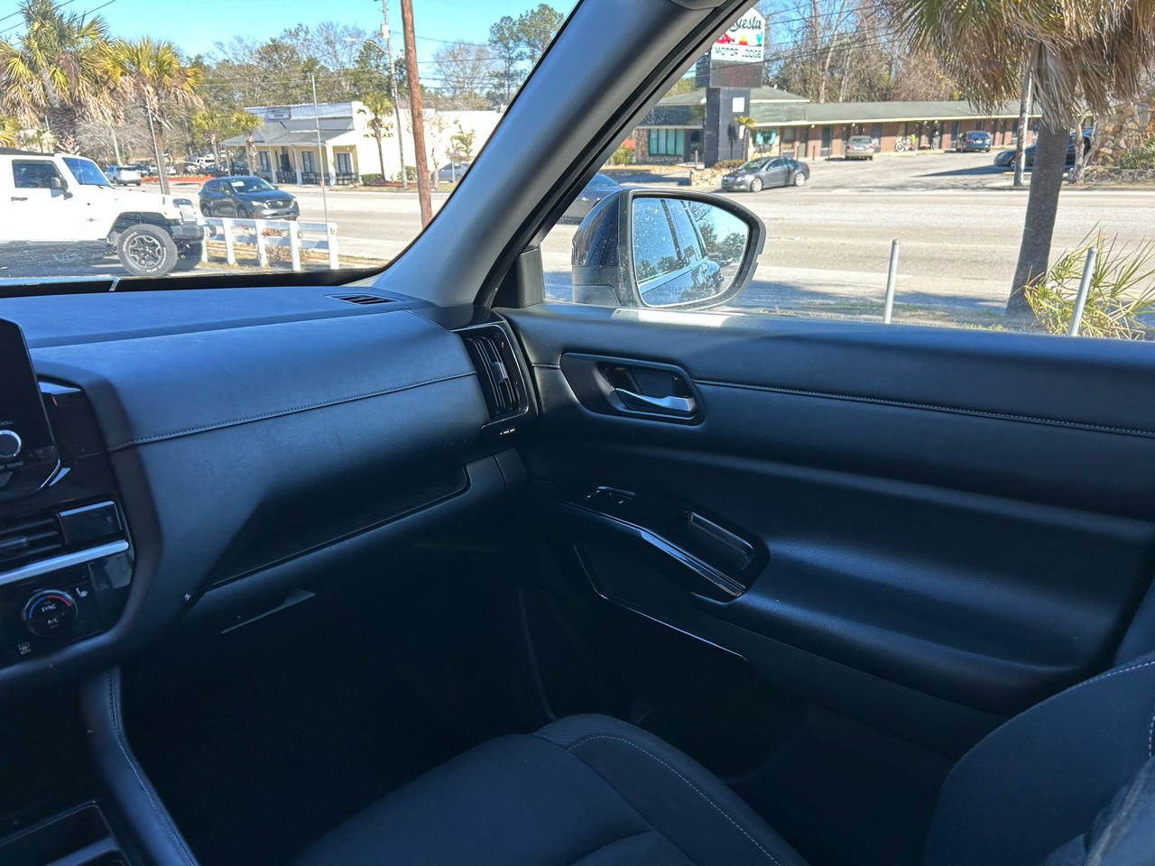 Nissan Pathfinder SV 2022